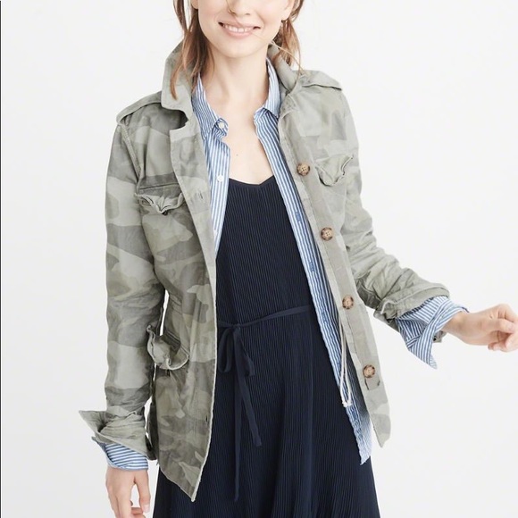 Abercrombie & Fitch Jackets & Blazers - Abercrombie Women’s Camo Shirt Jacket